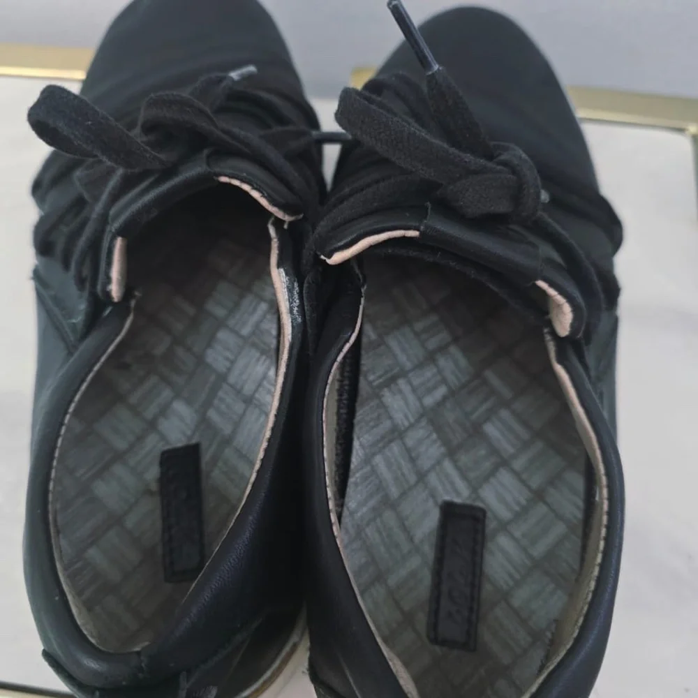 Olukai Malua Li Women’s Shoes Size 6 Black White Leather Lace-Up
